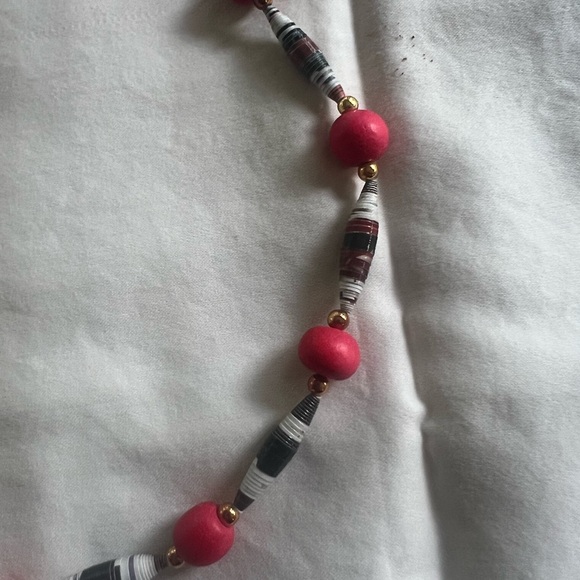 Pink and black beaded necklace - Picture 2 of 7